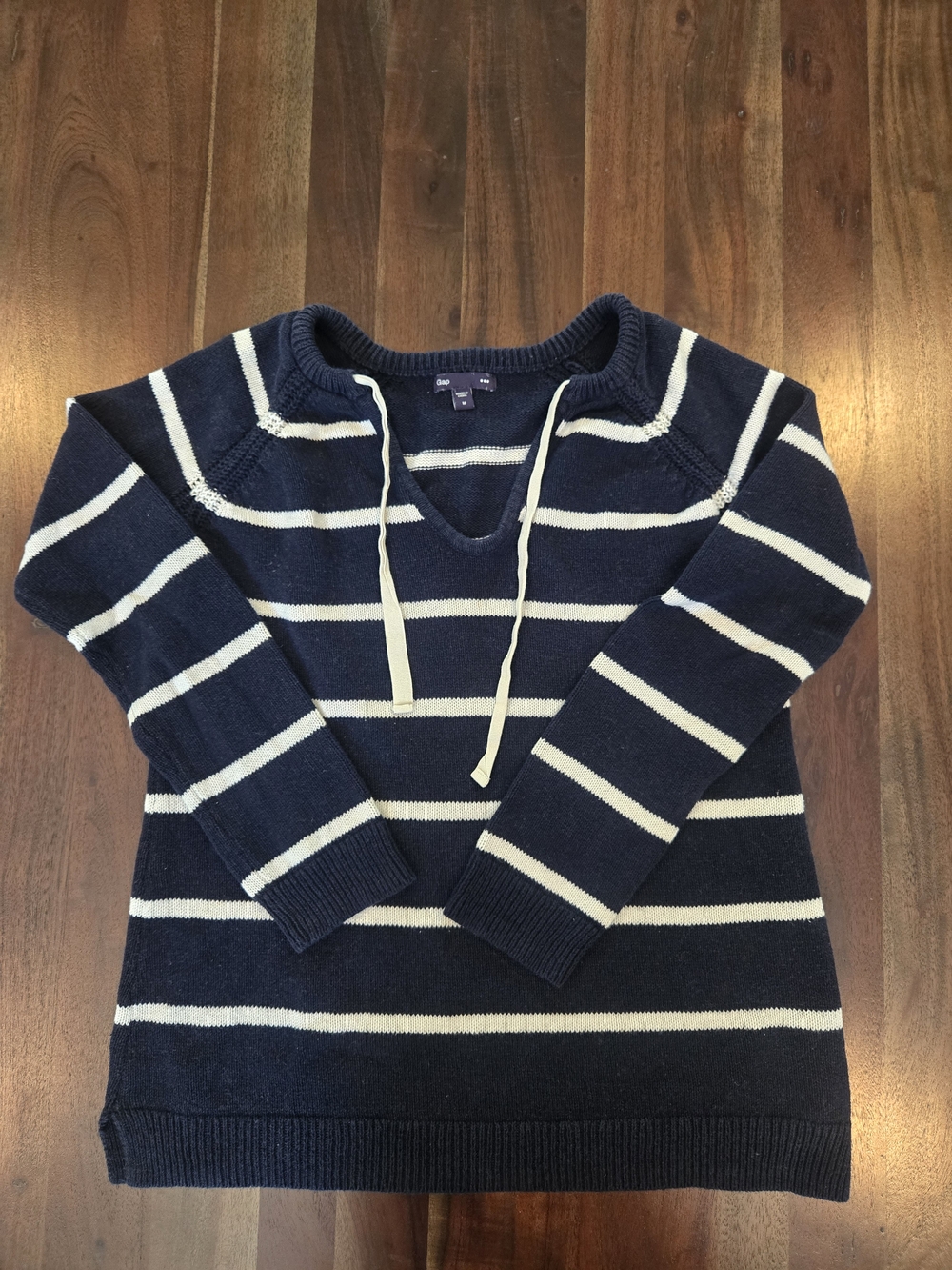 GAP Navy and White Striped V-Neck Sweater Costal Grandma Linen And Cotton Blend